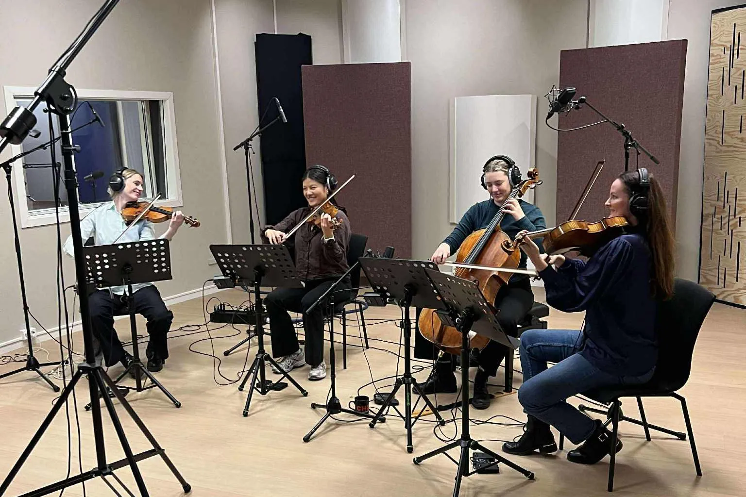 Nordic Film Strings under innspilling av filmmusikk hos Mobula Music